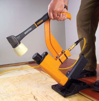 MARTEAU À BOIS FRANC - AGRAFES